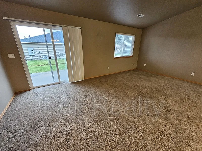 3 bed, 2.0 bath, 1350 sqft, $1,795 — Photo 2