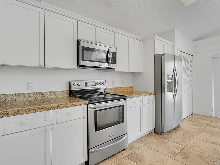 4355 Leicester Ct — Photo 29