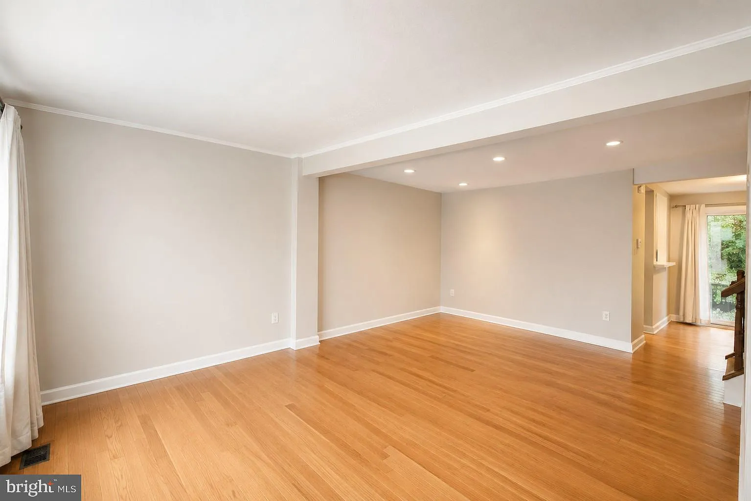 3 bed, 4.0 bath, 1770 sqft, $2,600 — Photo 2