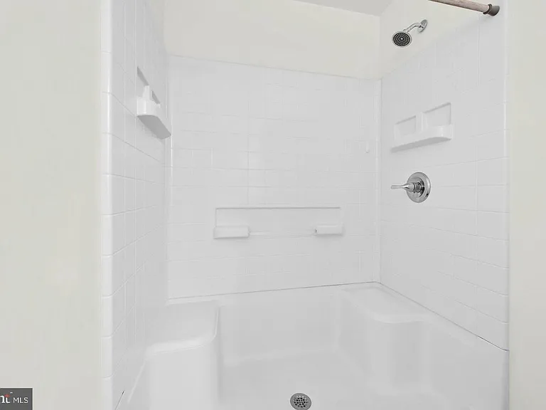 129 N Railroad St — Photo 13