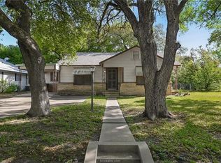 1304 E 30th St, Bryan, TX 77802