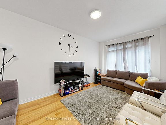 3rd image of 29 Rockbrook Trl