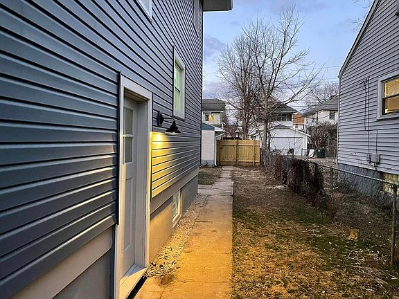 5th image of 317 Kenwood Ave