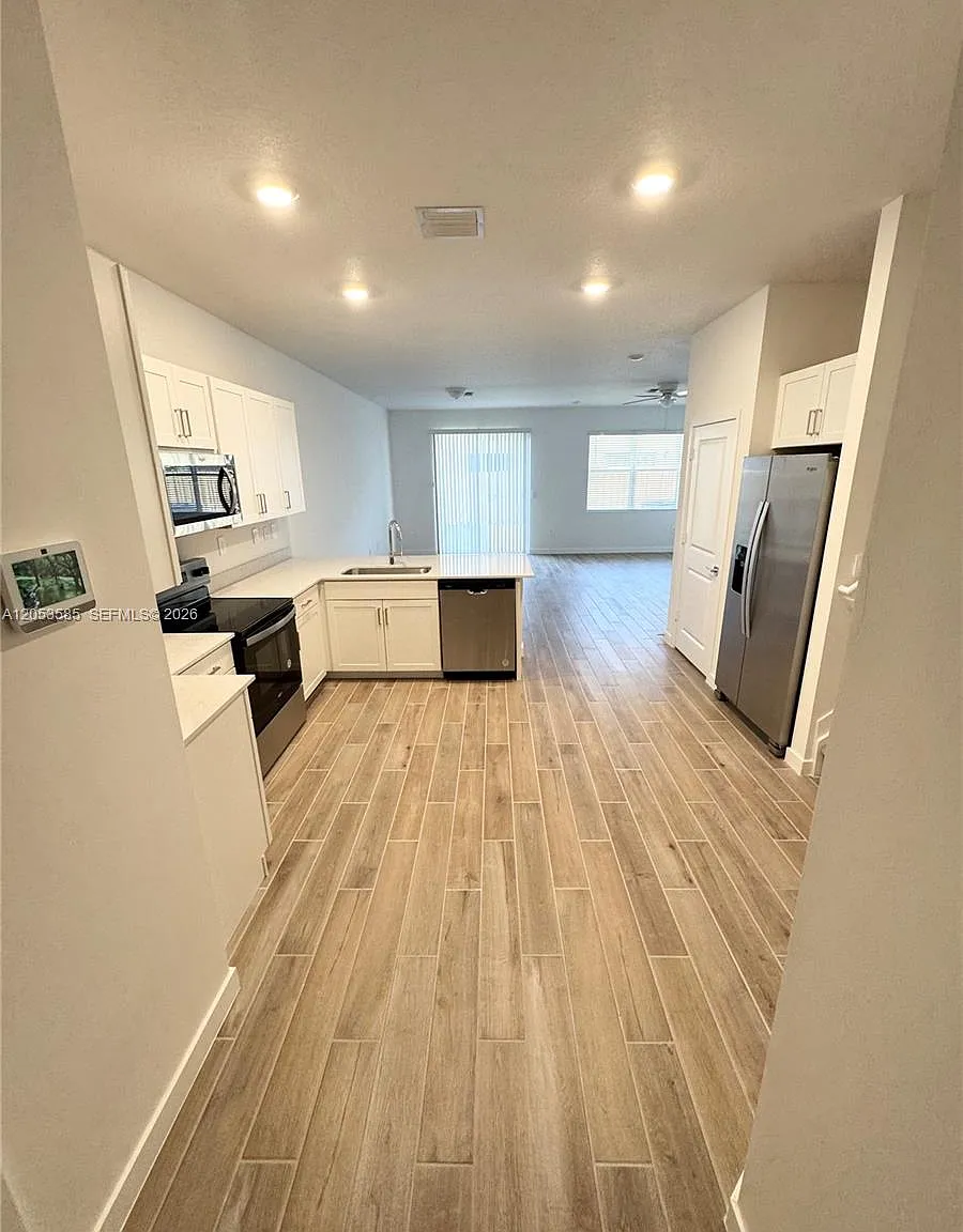 $2,650 120 NE 13th Terrace # 120 — Photo 3
