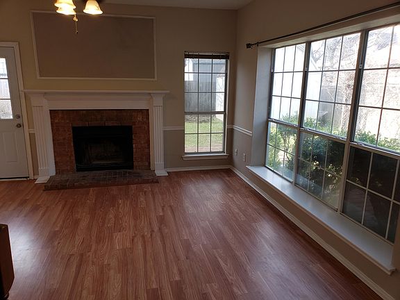 3rd image of 904 Boxwood Dr