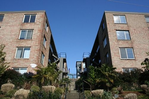 2nd image of 2712 Franklin Ave E APT 1