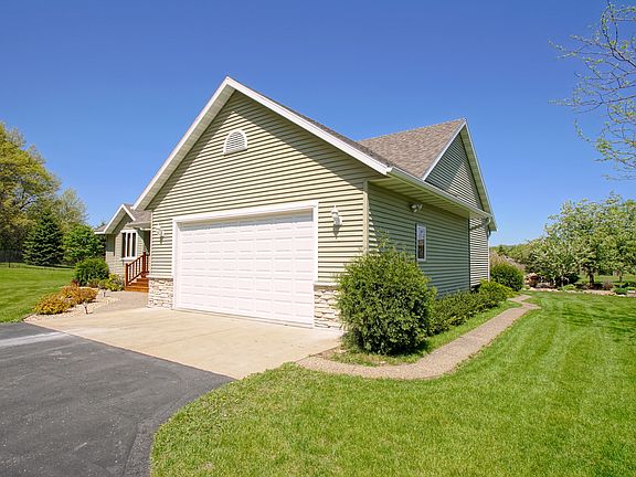 4th image of N1615 835th St