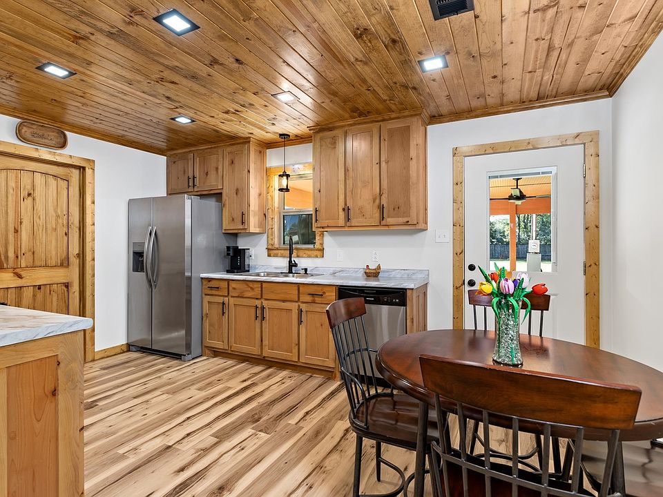 10th image of 4477 Randall Rd