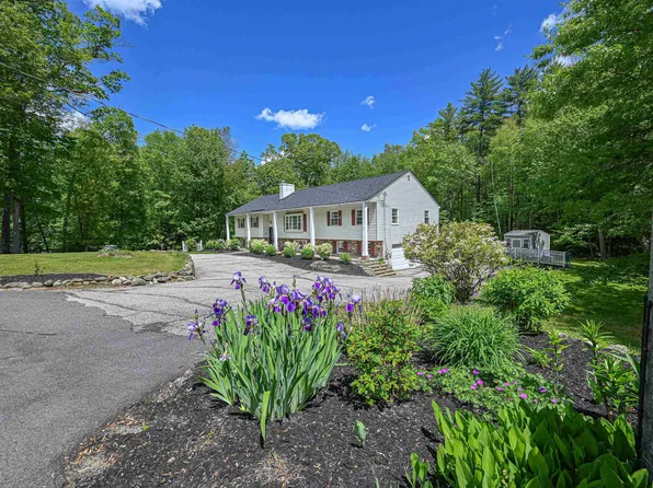 26 Green Meadow Lane, Bedford, NH 03110