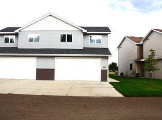 2452 Water Park Loop SE, Mandan, ND 58554