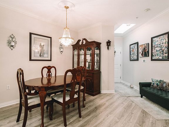 5th image of 2995 Princess Cres #402
