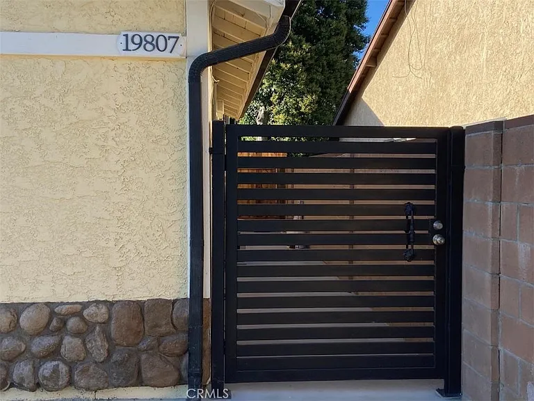 19807 Blythe St — Photo 2
