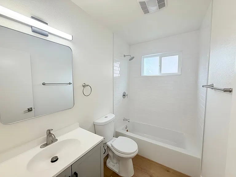 953 S Westmoreland Ave — Photo 6