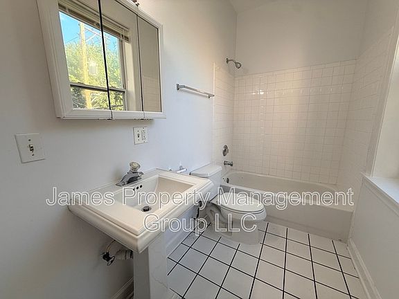 5th image of 2213 W Washington Blvd #2R