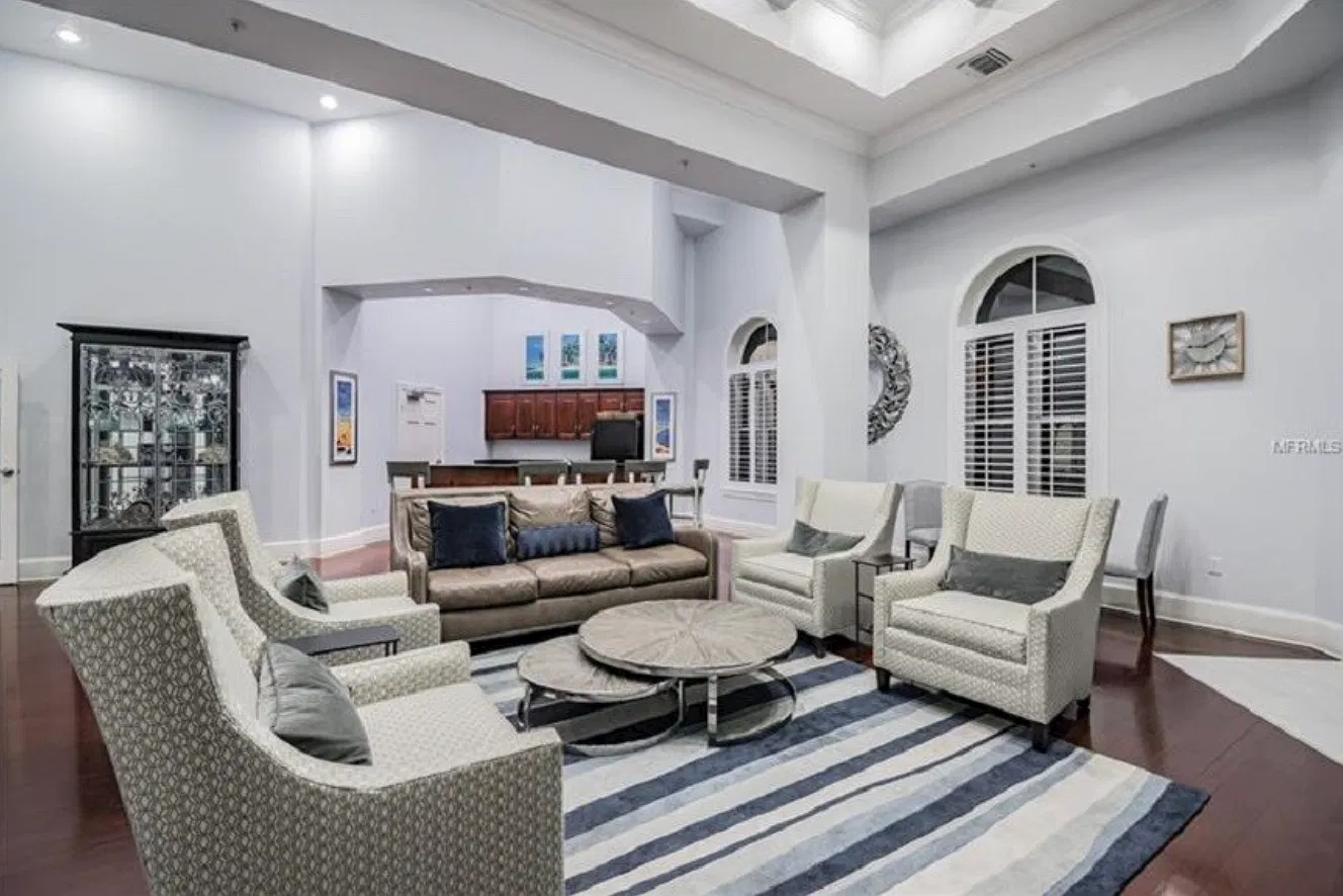 2 bed, 967 sqft, $2,595 — Photo 3