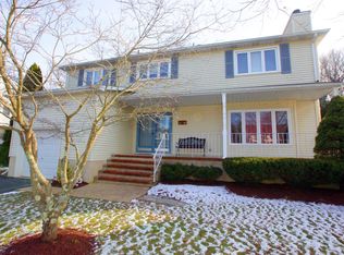 19 Columbia Dr, Tinton Falls, NJ 07724
