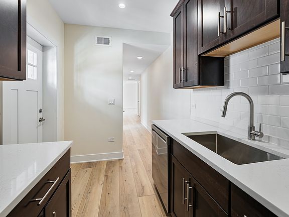 2nd image of 1248 W Addison St #3C