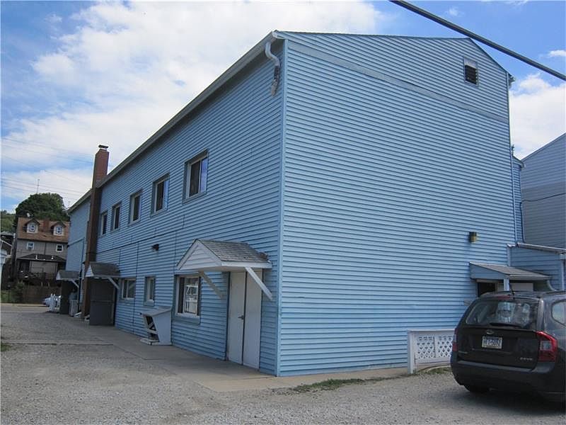 2nd image of 810 Monongahela Ave