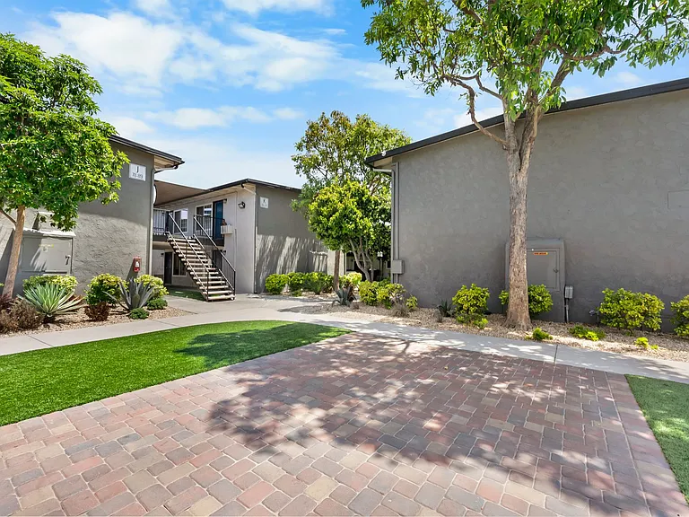 2701 W McFadden Ave — Photo 35