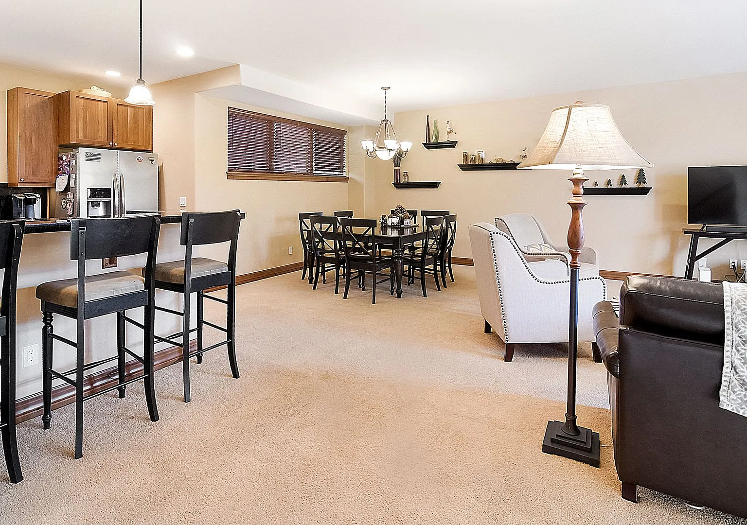 Beautiful townhome, ski shuttle, views, utilities included, pets negotiable, winter lease! Take a... — Photo 3