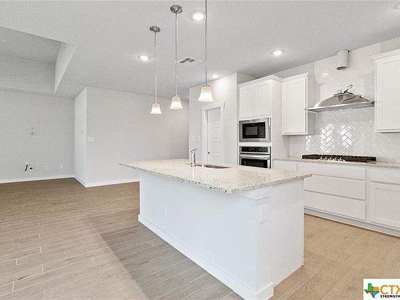 4th image of 931 Salzach Dr