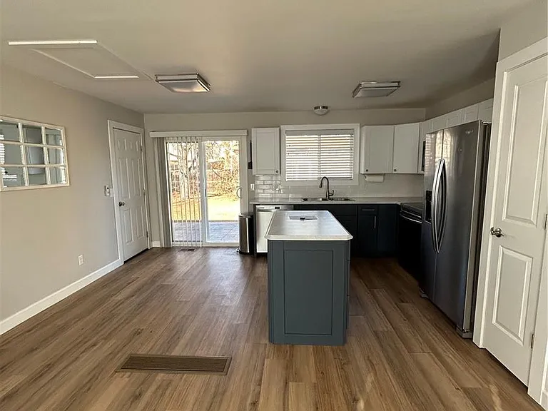 9235 Clermont Dr — Photo 9