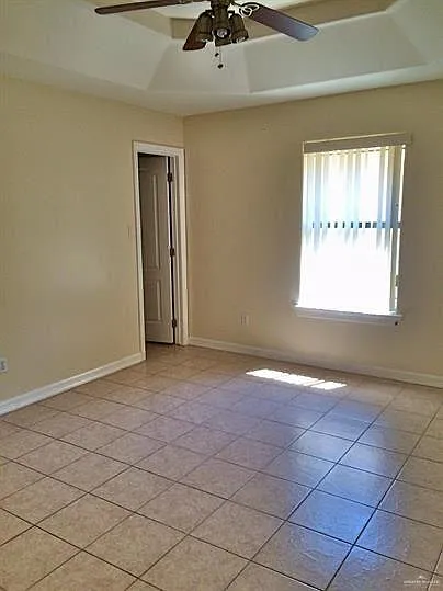 1205 S Palm Dr — Photo 4