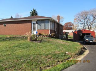 101 Crest Dr, Monaca, PA 15061