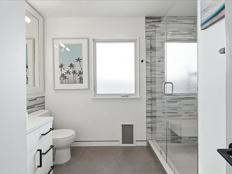 2219 Graham Ave — Photo 31