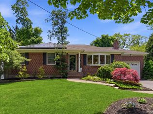 6 Louisa Ct, Northport, NY 11768