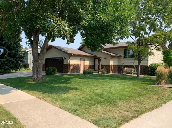 1551 Portland Dr, Bismarck, ND 58504