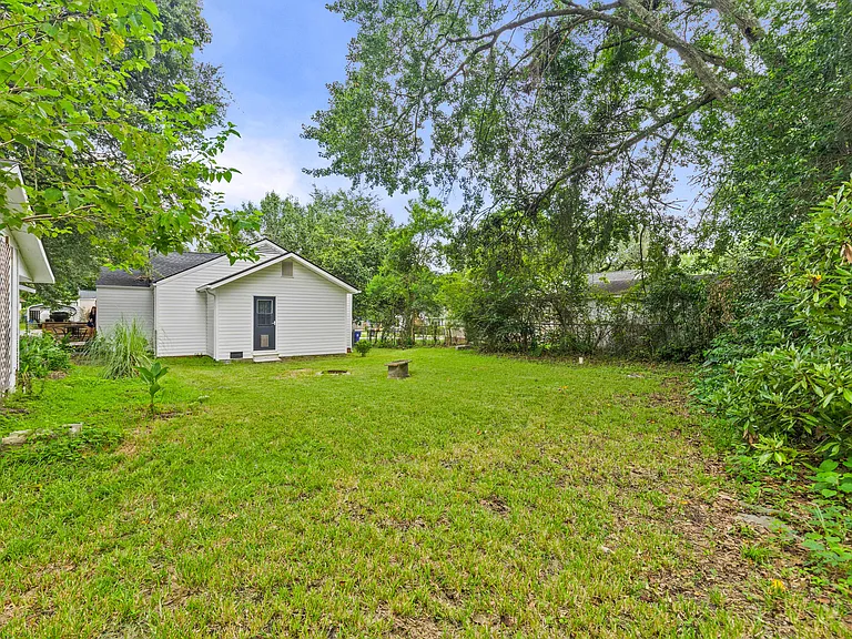 5475 Lauradell Ave — Photo 27