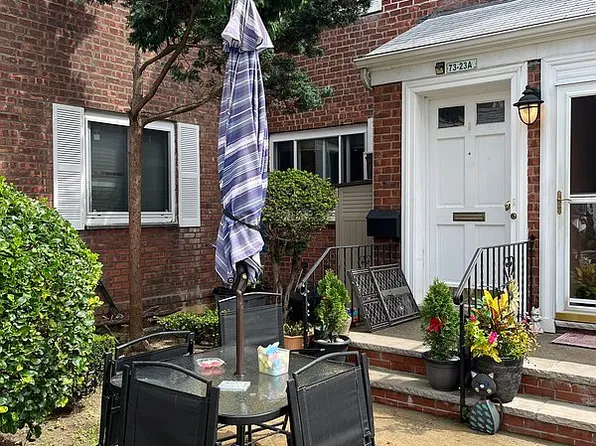 73-23 260th St #B, Glen Oaks, NY 11004