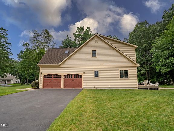 3rd image of 28 River Crest Road