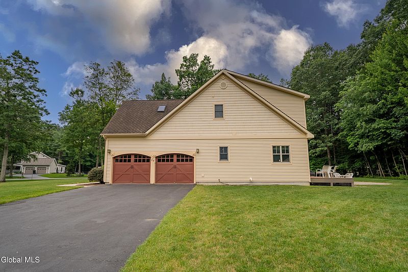 3rd image of 28 River Crest Road