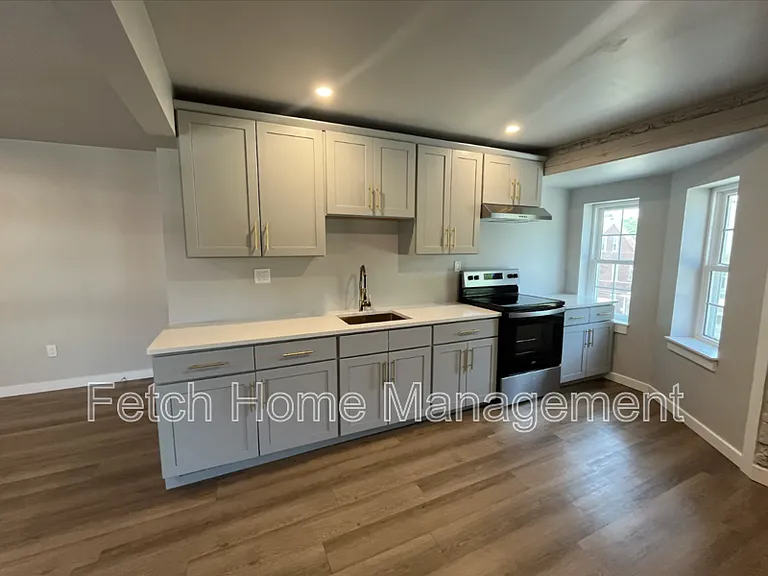 218 Walnut St #3 — Photo 6
