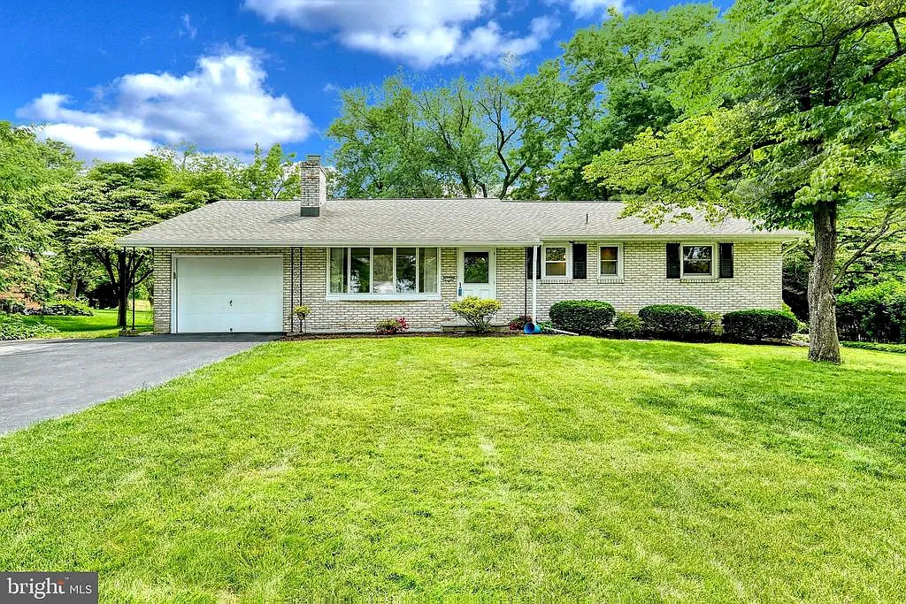 3130 Chryst Cir photo 1