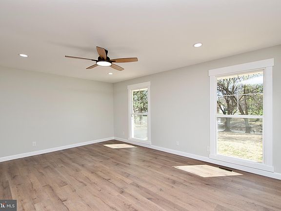 5th image of 107 Shenandoah Ln