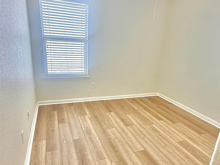 15318 Marlowe Grove Dr — Photo 28