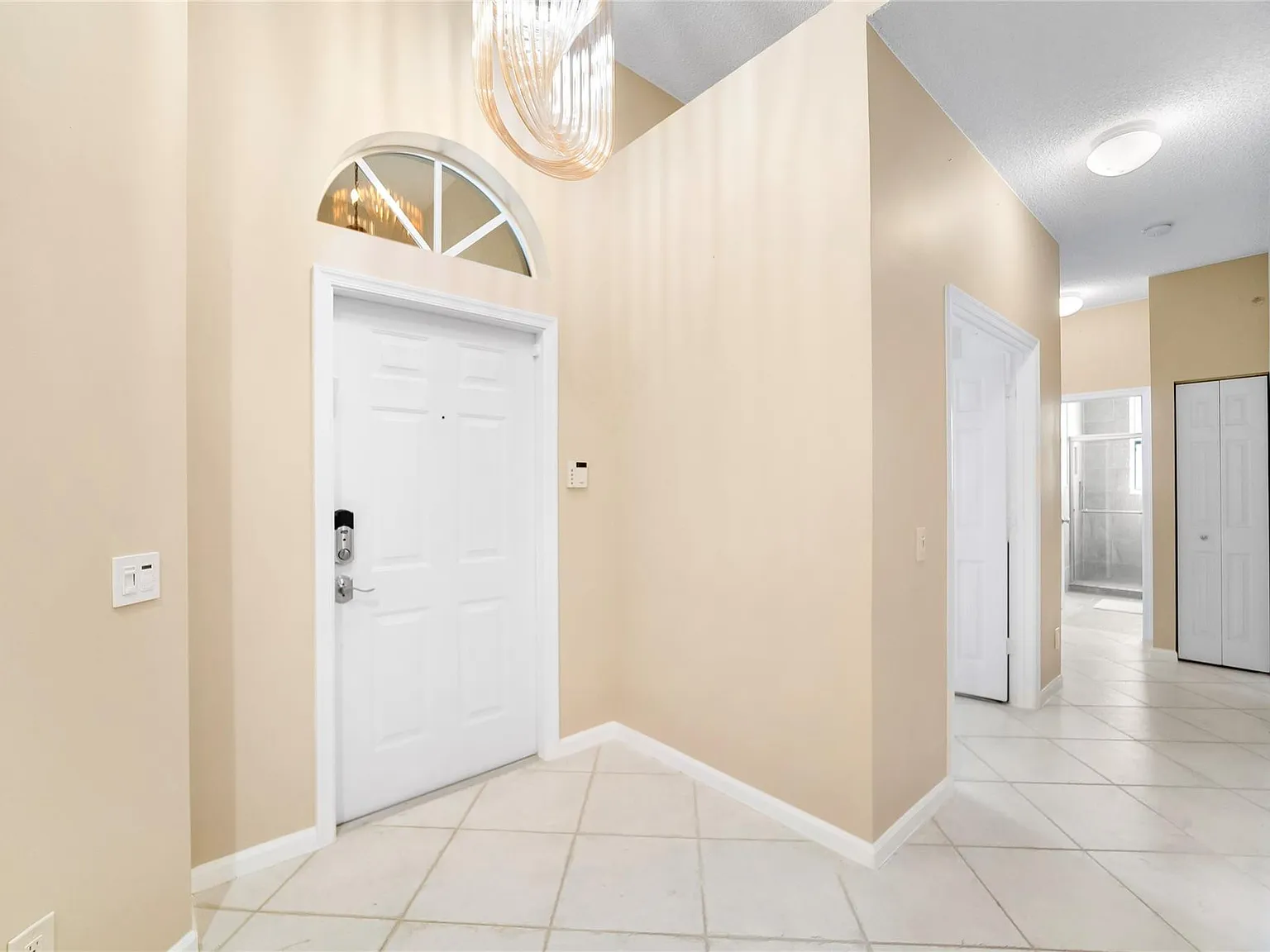 3 bed, 2.0 bath, 1484 sqft, $3,400 — Photo 3