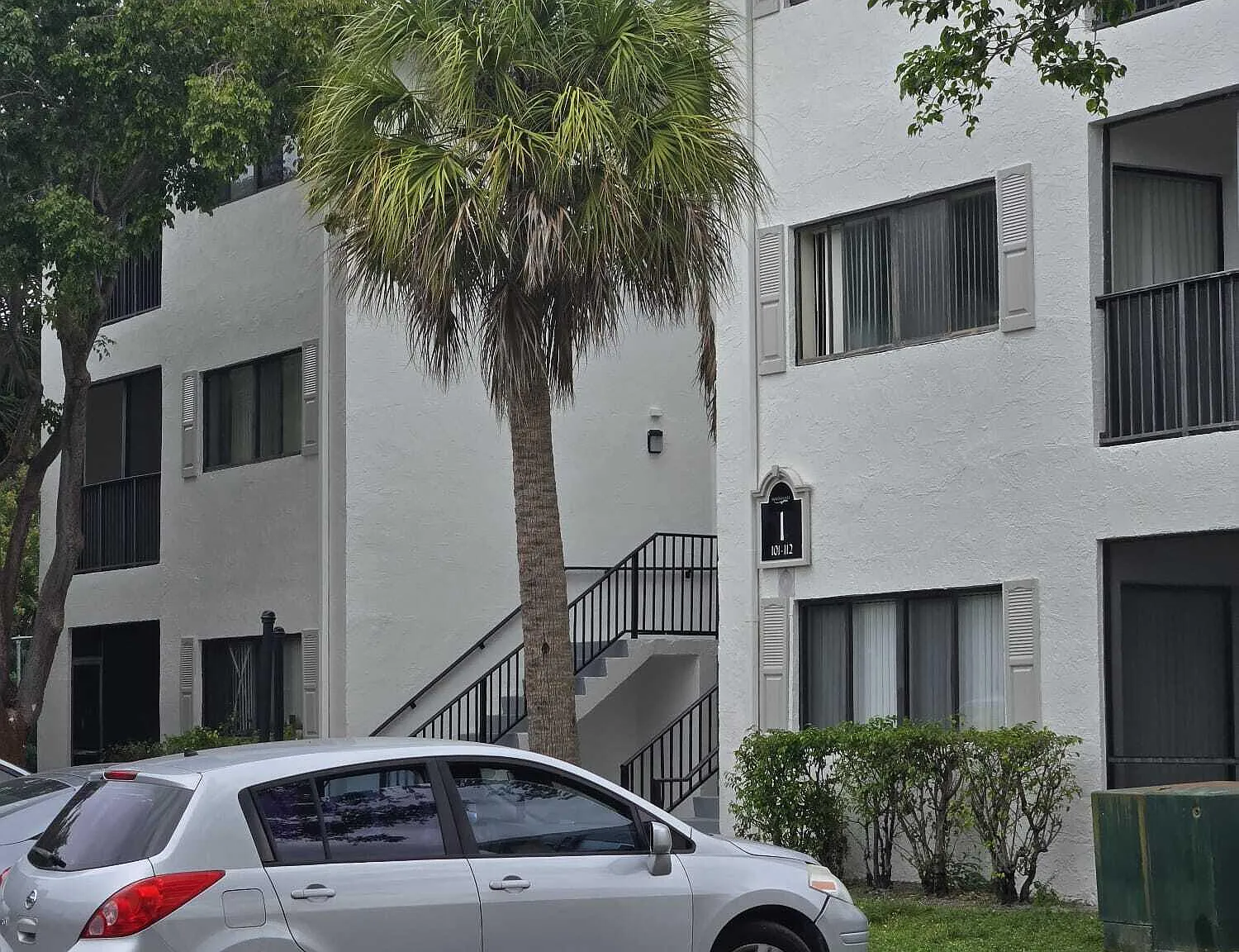 2 bed, 2.0 bath, 858 sqft, $2,050 — Photo 2