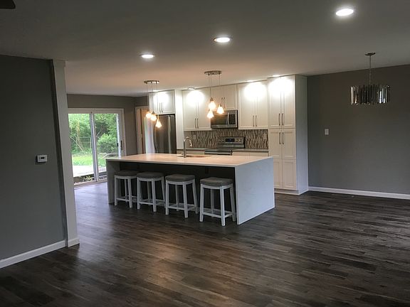 4th image of 2712 W Beckett Dr