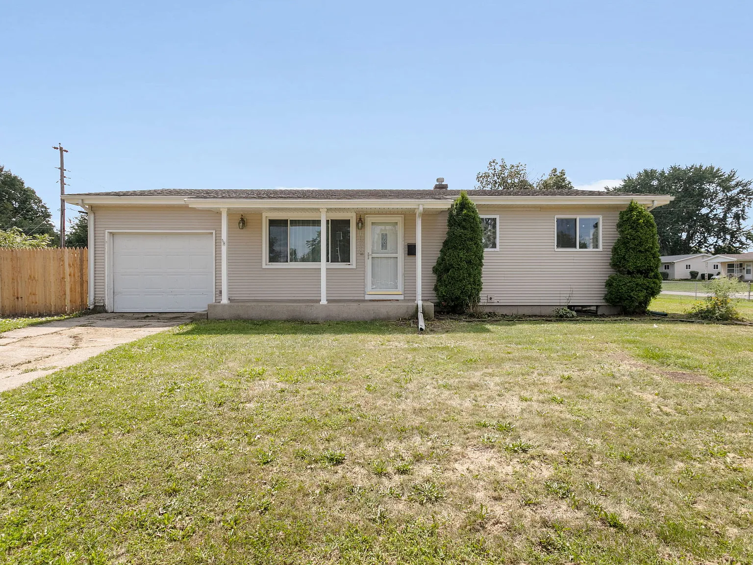 3 bed, 1.5 bath, 1000 sqft, $1,595 — Photo 1