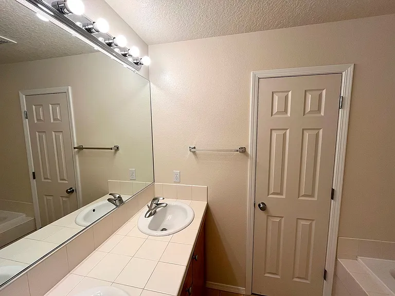 6443 SW 208th Ter — Photo 9