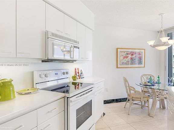 4th image of 16445 Collins Ave APT 1625