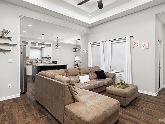 4th image of 1009 Sunny Dr