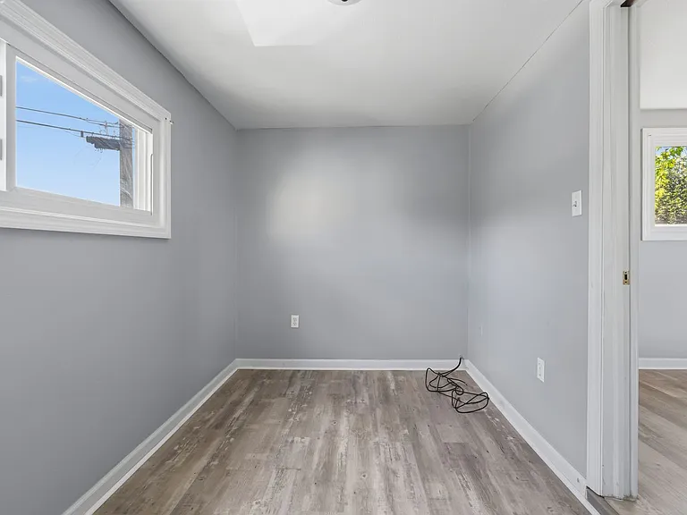 214 Campbell St — Photo 13