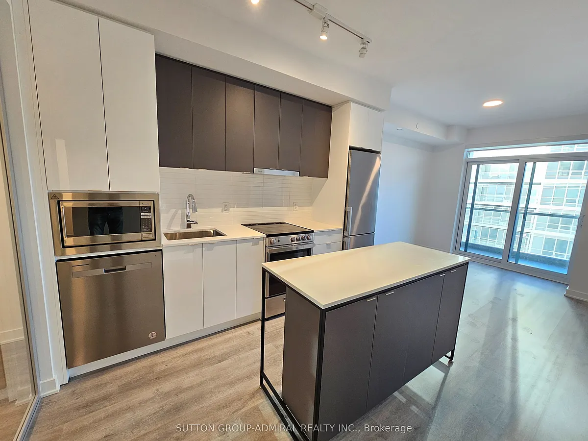 Building Photo - 30 Upper Mall Way #2408