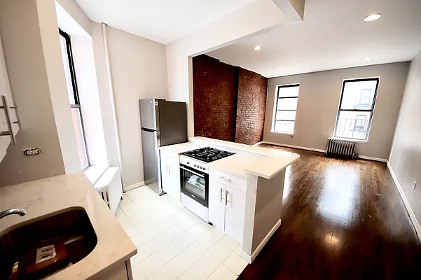 Rented by Tosh Marks Property Group | media 7