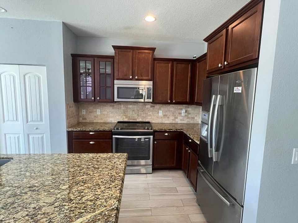 1st image of 810 Palm Tree Ln
